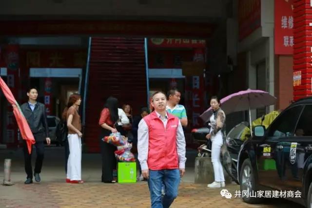 2017年5月12日，中国的第9次＂防灾减灾＂日之际，井冈山j9游戏瓷砖尹慧华先生参加井冈山民间集体联盟发展公益活动，携手走进偏远山区古村－湘洲。
