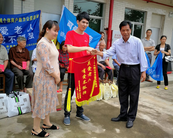  怀揣妄想的80后——j9游戏瓷砖 龙川总代理吴金星